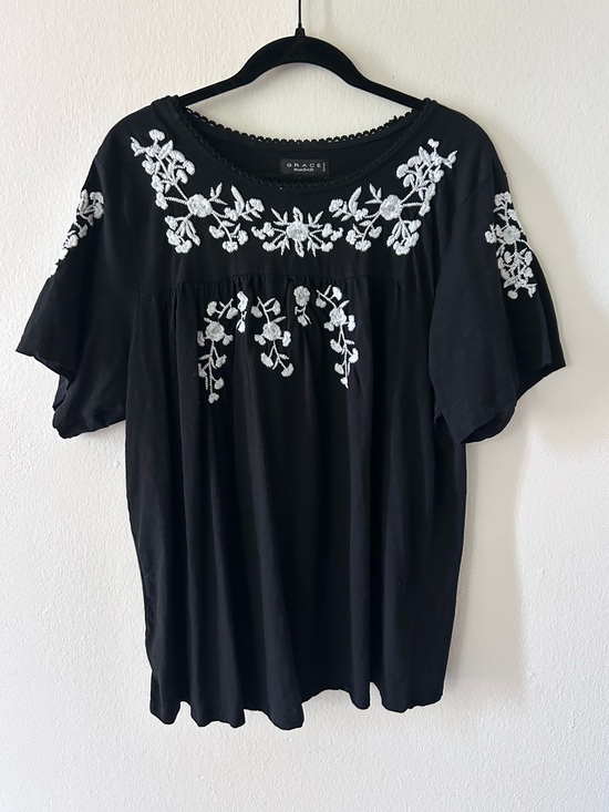 Grace Tops - Black White Romantic Embroidered Boho Prairie Top Floral Coastal Size 2X